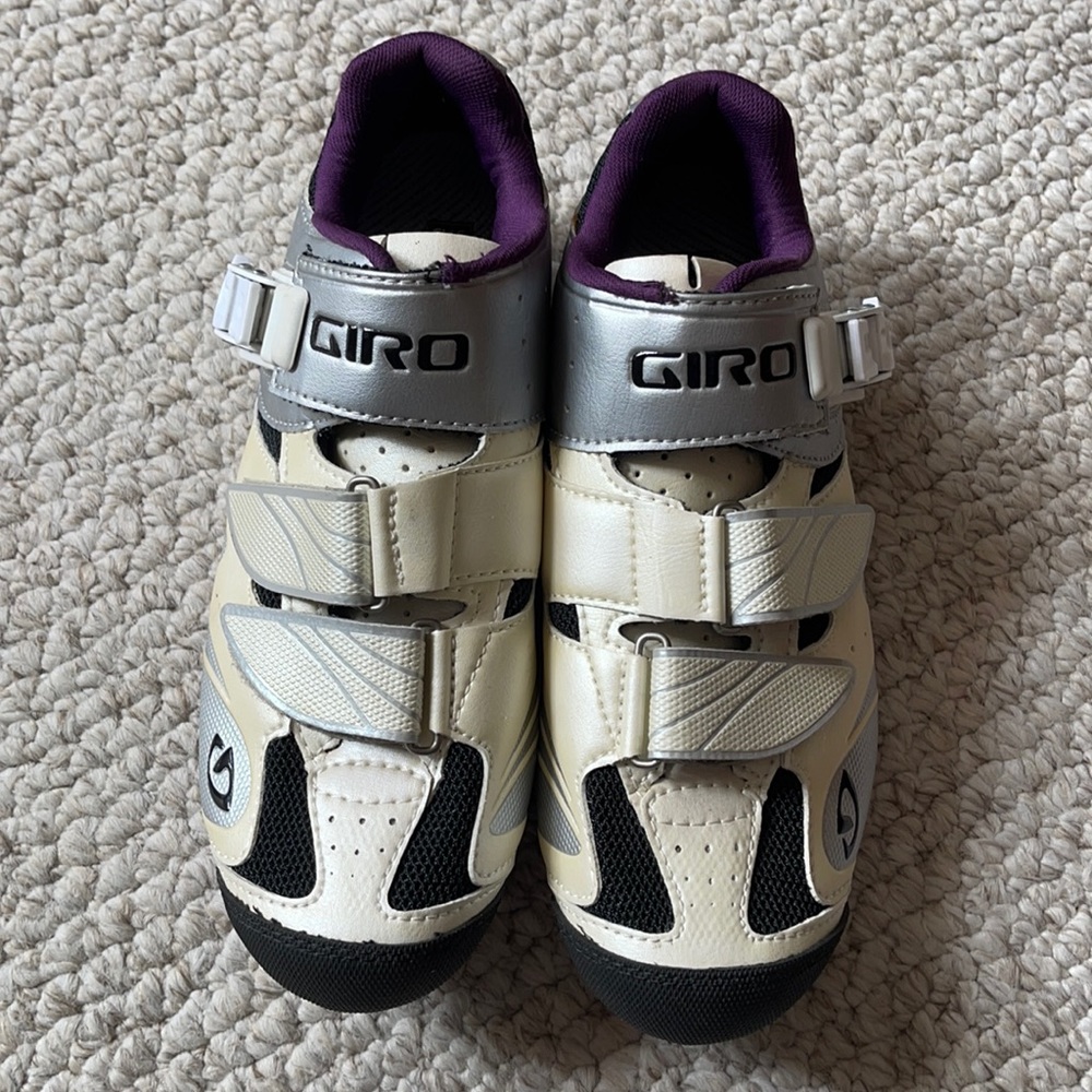 Giro Cycling Shoes US size 7.75 and Euro 39.5.